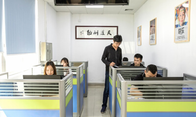 跟蹤式旋蓋機產品介紹說明